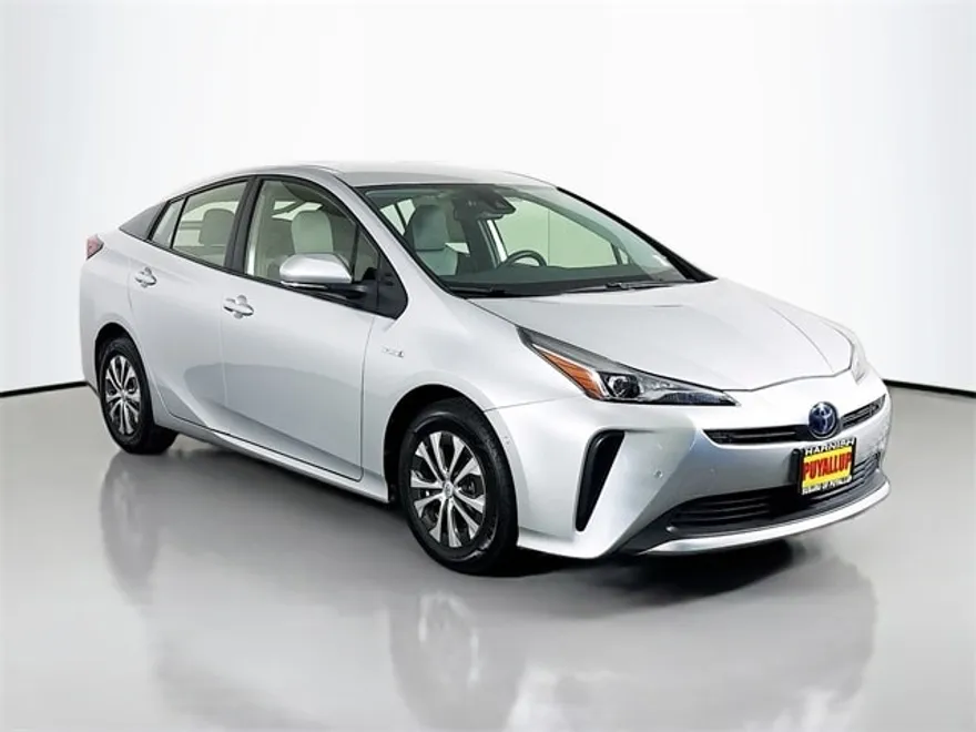 2022 Toyota Prius L Eco photo 1