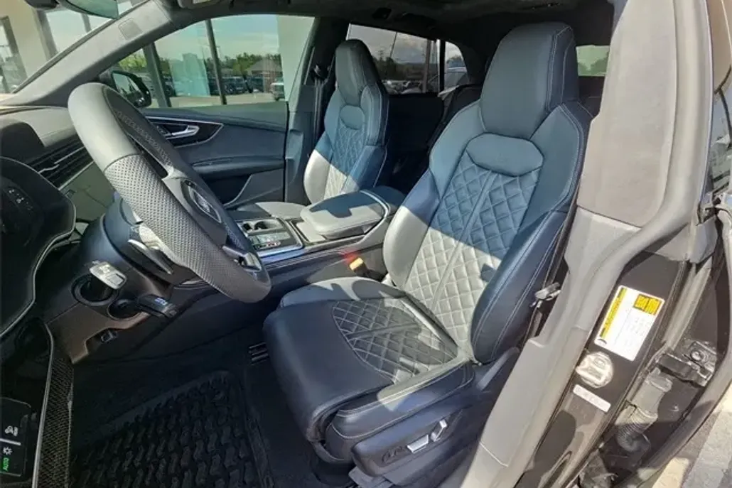 2023 Audi SQ8 Prestige photo 1