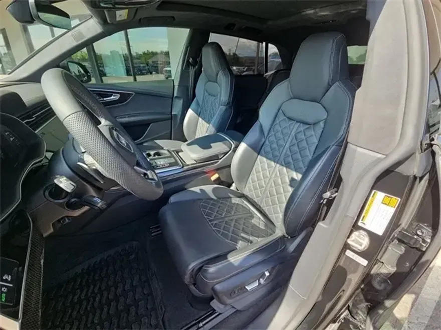 2023 Audi SQ8 Prestige photo 1
