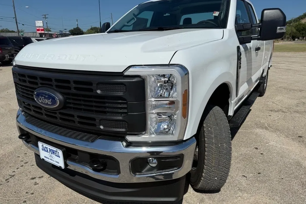 2025 Ford F-250 XL photo 1