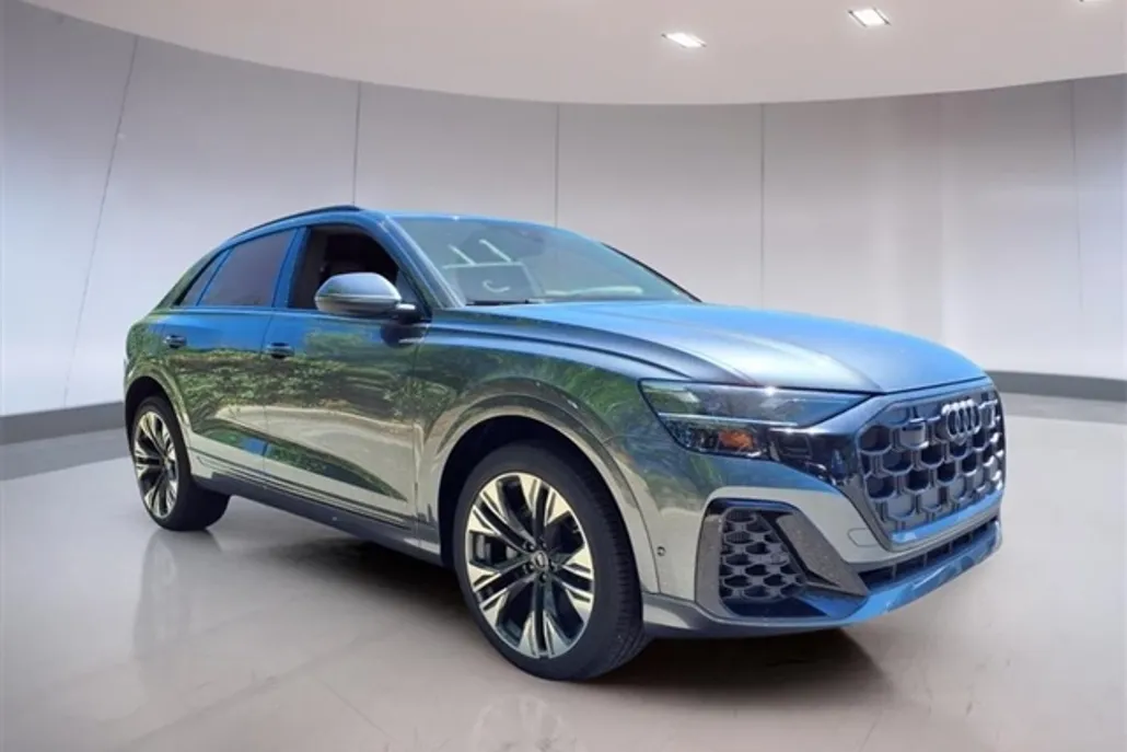 2025 Audi Q8 photo 1