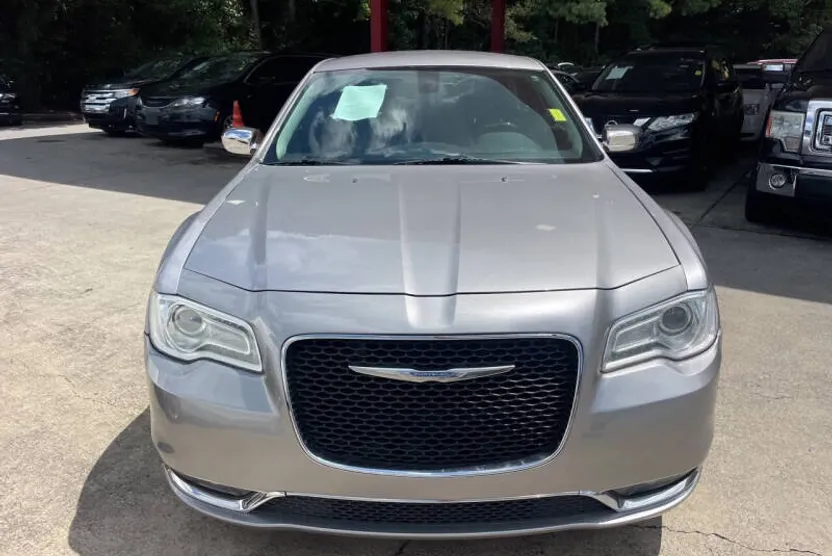 2018 Chrysler 300 Limited photo 1