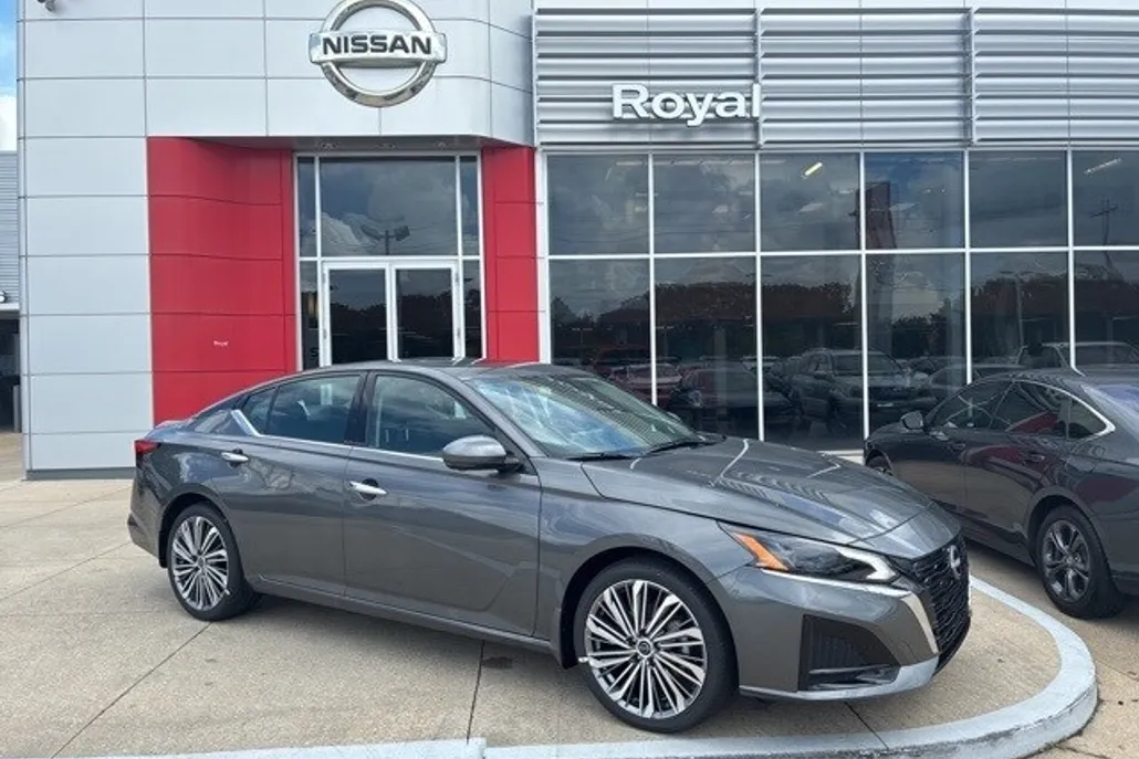 2025 Nissan Altima 2.5 SL photo 1