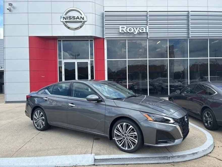 2025 Nissan Altima 2.5 SL photo 1