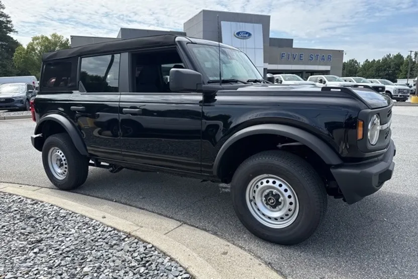 2025 Ford Bronco Base photo 1