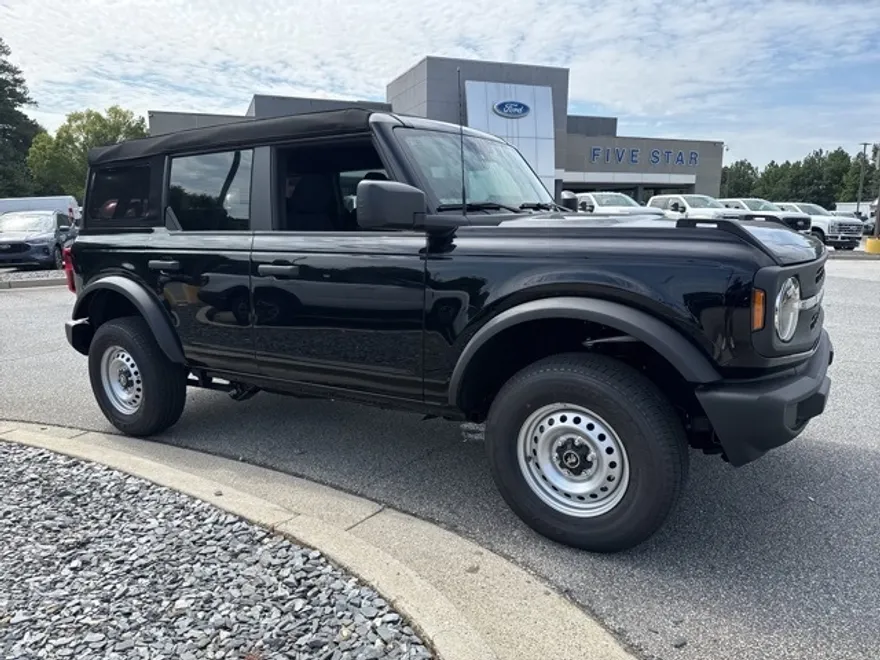 2025 Ford Bronco Base photo 1
