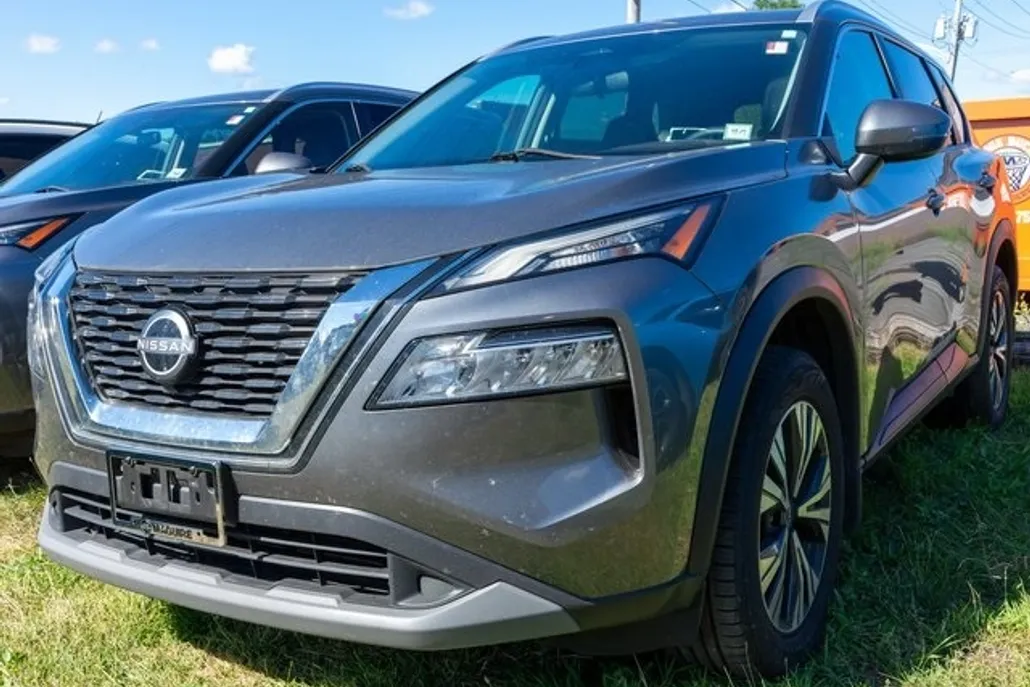2022 Nissan Rogue SV photo 1