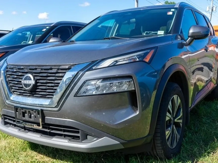 2022 Nissan Rogue SV photo 1
