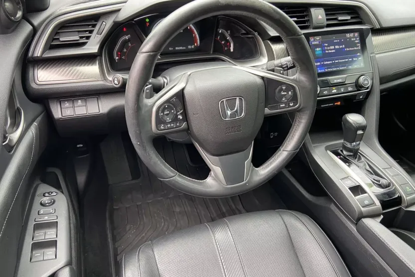 2018 Honda Civic Hatchback Sport Touring photo 1