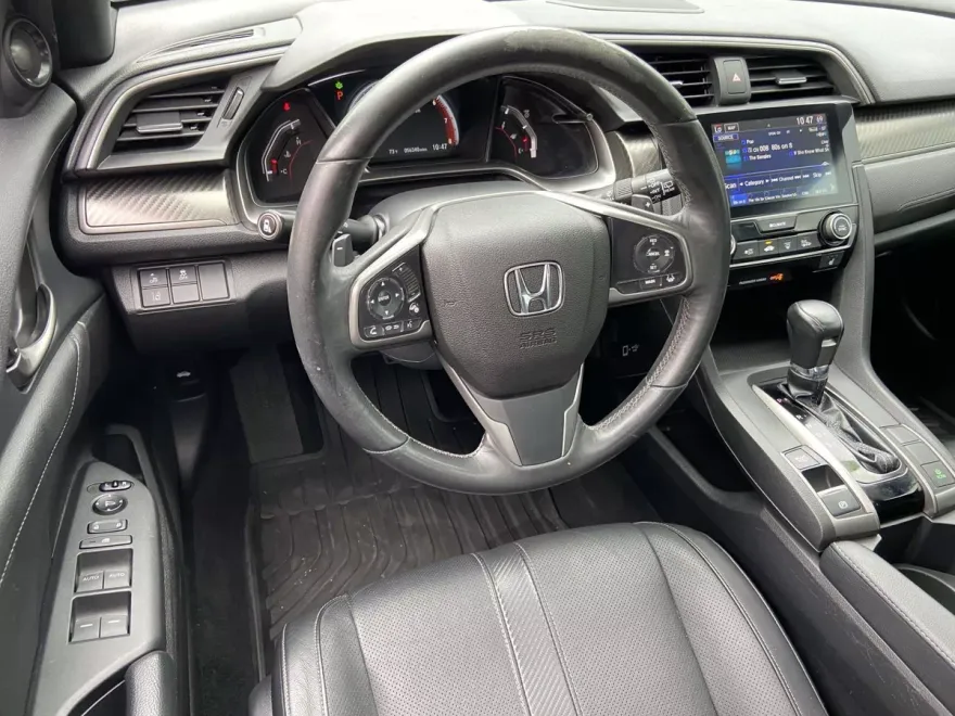 2018 Honda Civic Hatchback Sport Touring photo 1