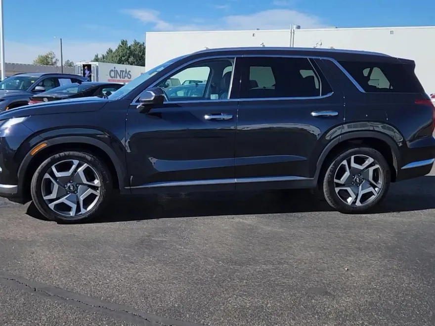 2024 Hyundai Palisade Limited photo 1