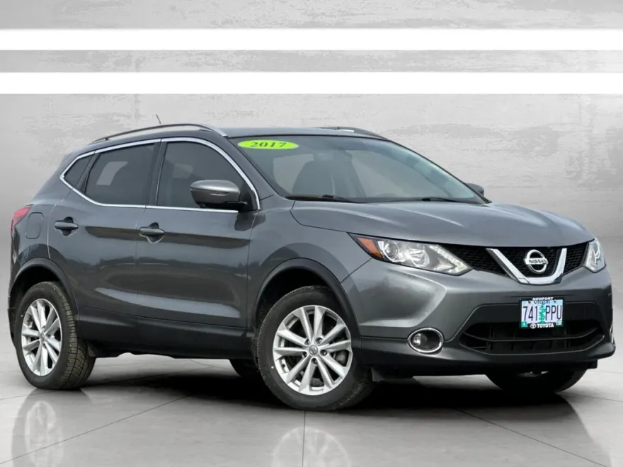 2017 Nissan Rogue Sport SV photo 1