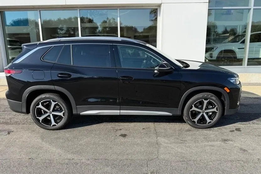 2025 Volkswagen Tiguan SE photo 1