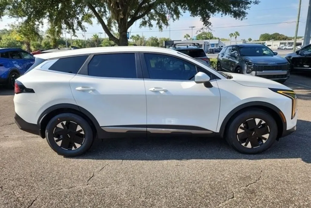 2026 Kia Sportage Hybrid LX photo 1