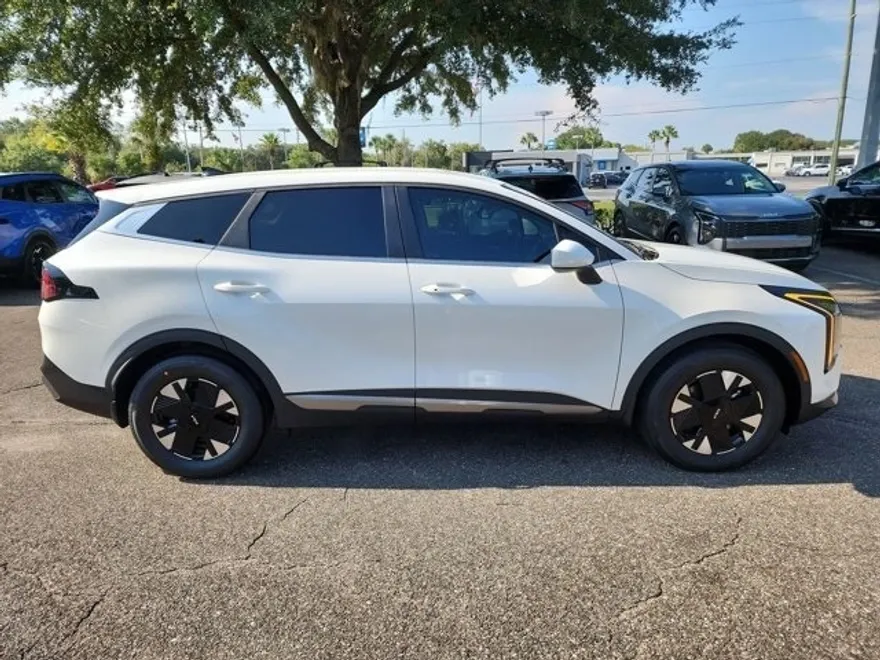 2026 Kia Sportage Hybrid LX photo 1