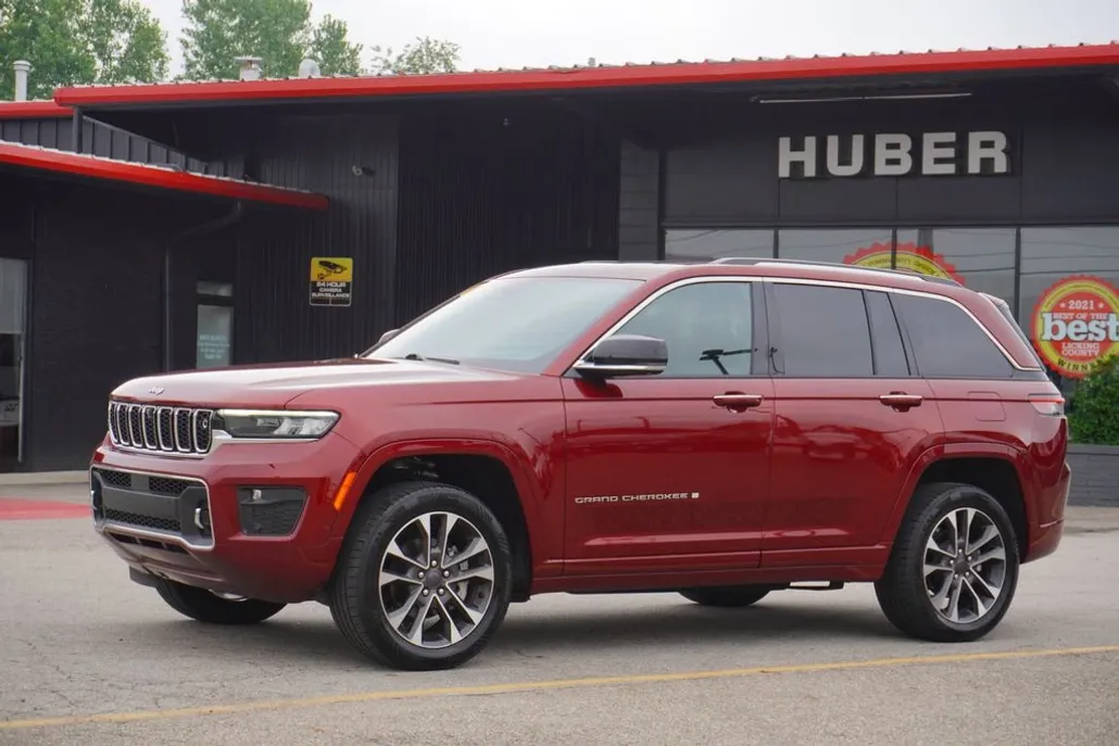 2023 Jeep Grand Cherokee Overland photo 1