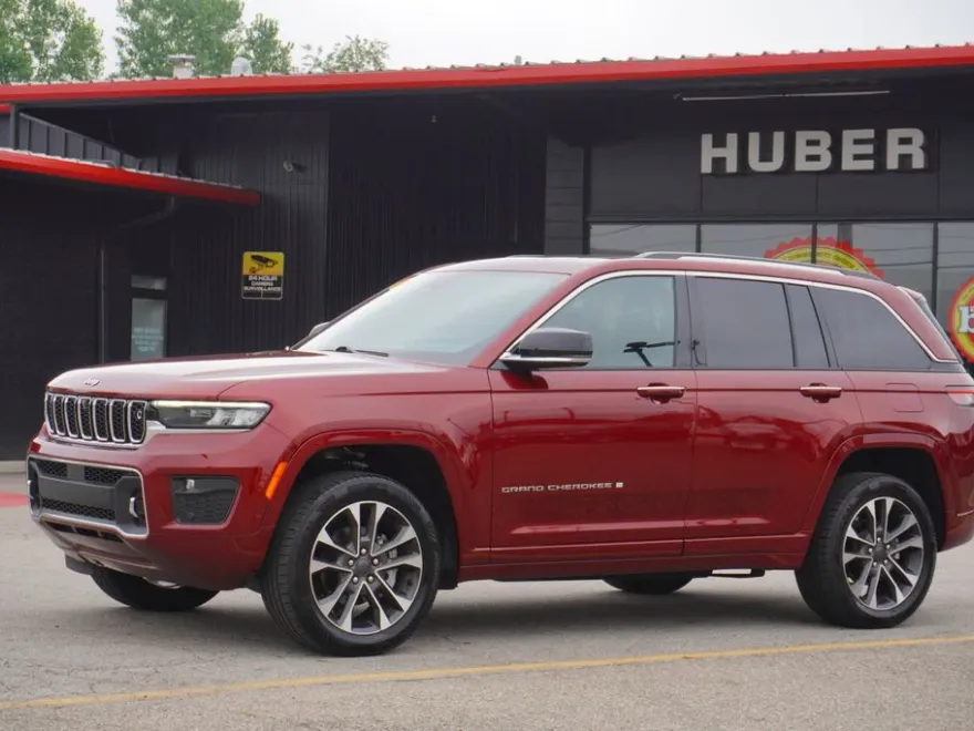 2023 Jeep Grand Cherokee Overland photo 1