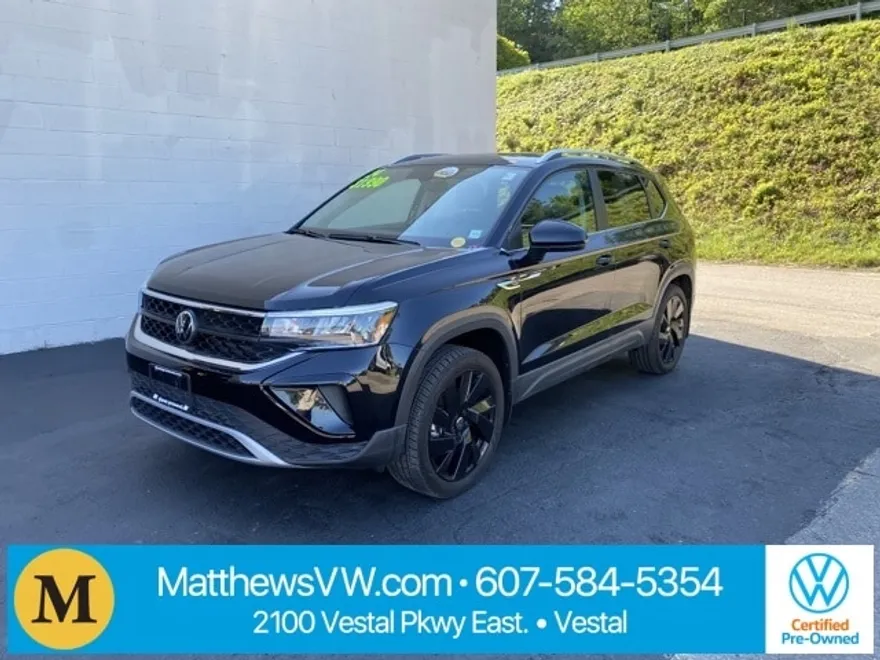 2024 Volkswagen Taos SE photo 1