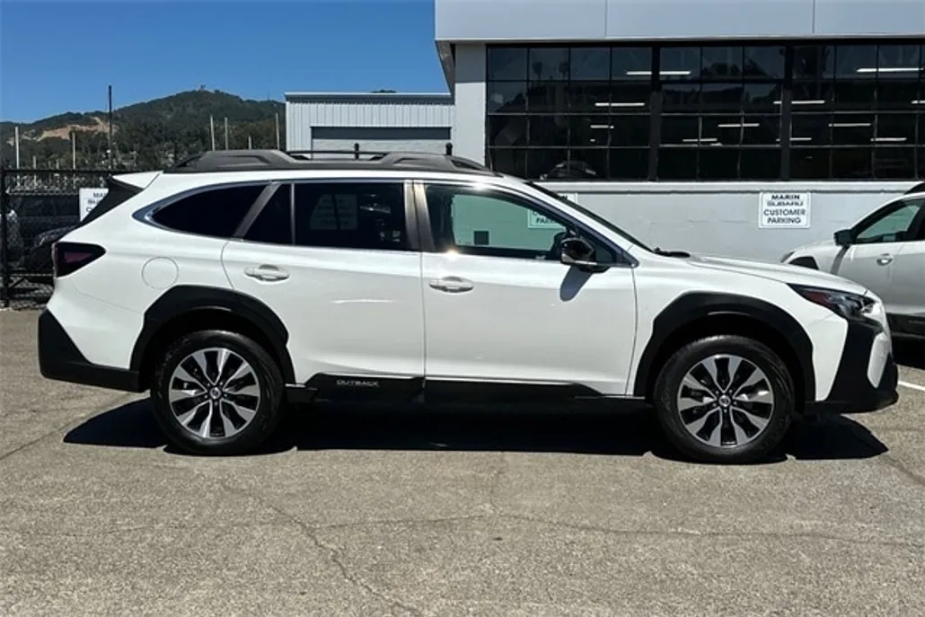 2023 Subaru Outback Limited photo 1