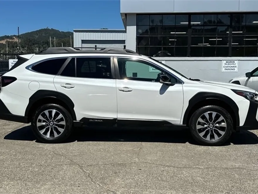 2023 Subaru Outback Limited photo 1
