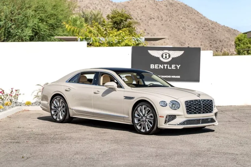 2025 Bentley Flying Spur Mulliner photo 1