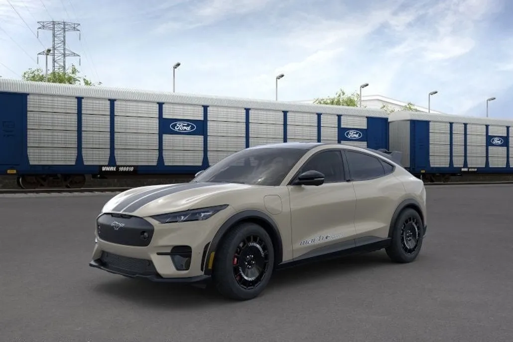 2025 Ford Mustang Mach-E GT photo 1