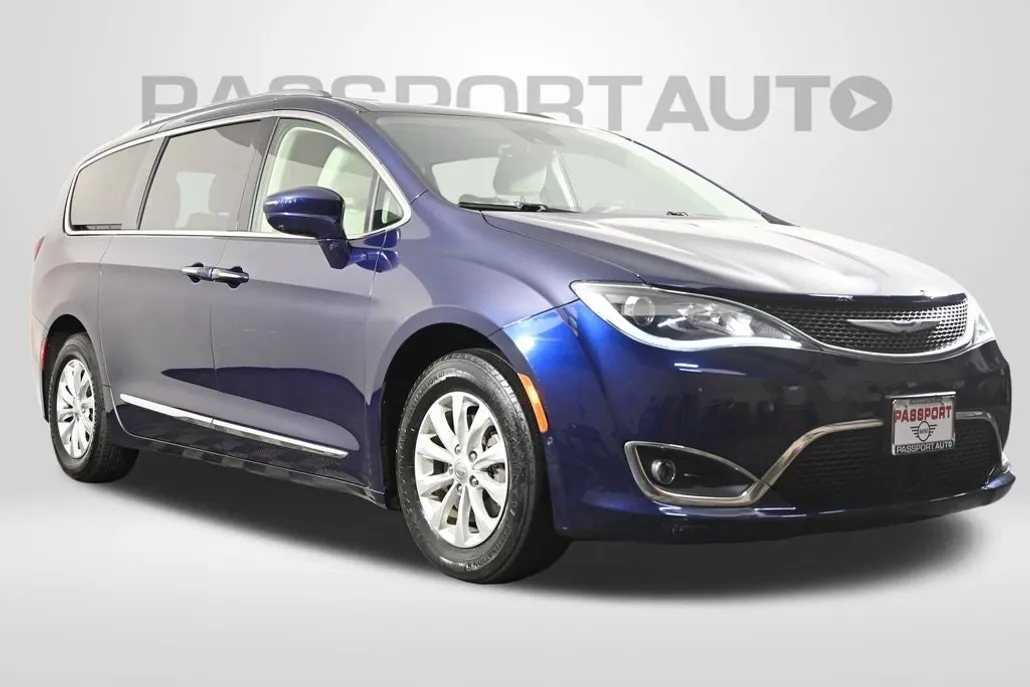 2018 Chrysler Pacifica Touring Plus photo 1