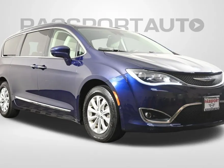 2018 Chrysler Pacifica Touring Plus photo 1