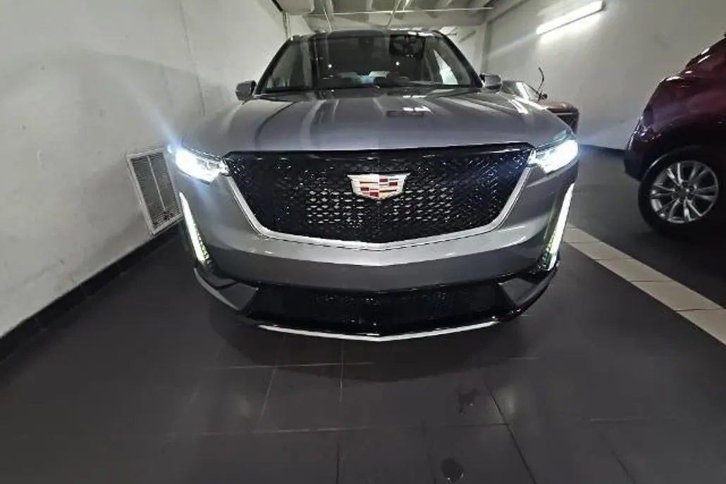 2022 Cadillac XT6 Sport photo 1