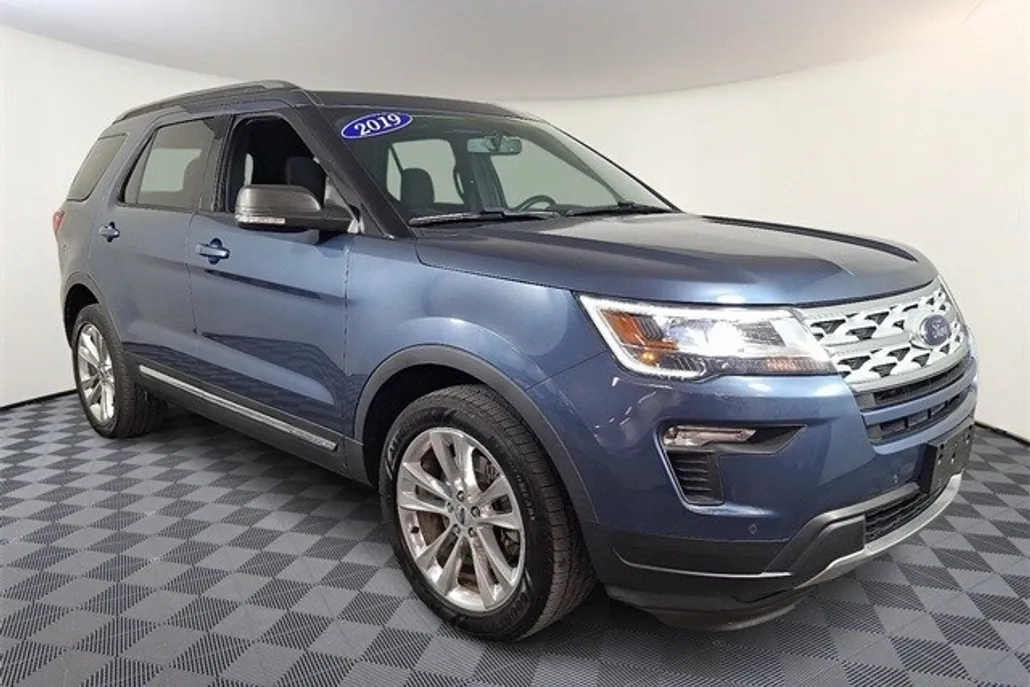 2019 Ford Explorer XLT photo 1