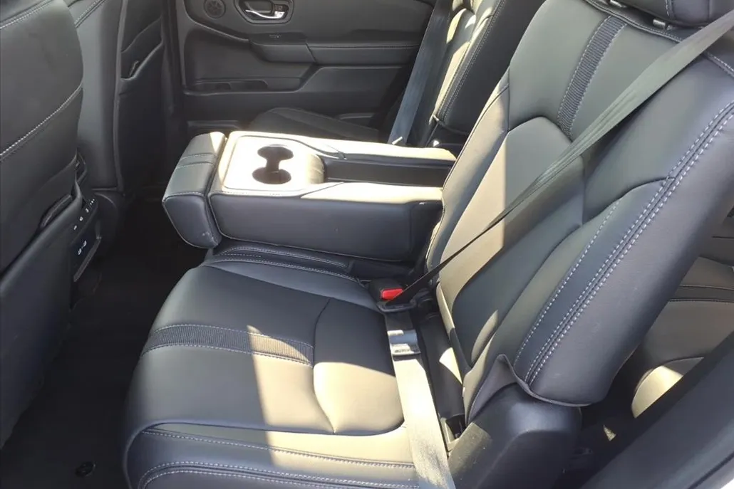 2023 Honda Pilot Touring photo 1