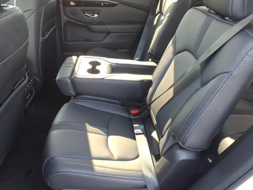 2023 Honda Pilot Touring photo 1