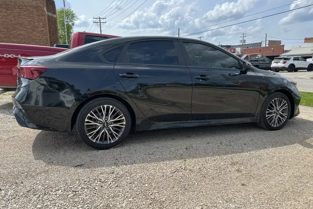 2023 Kia Forte GT-Line photo 1