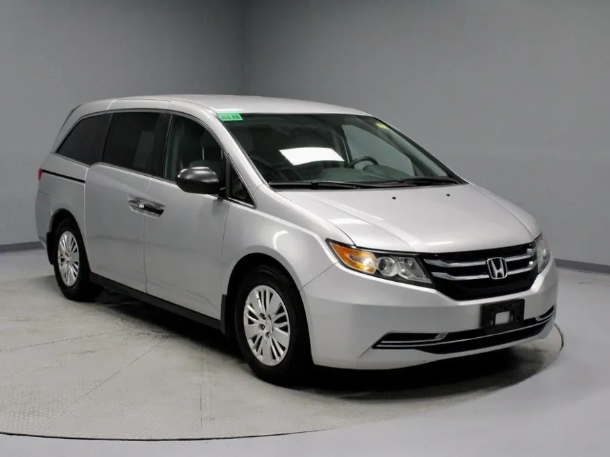 2014 Honda Odyssey LX photo 1