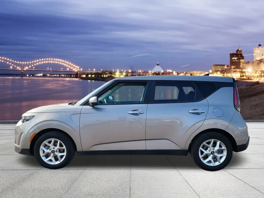 2023 Kia Soul S photo 1