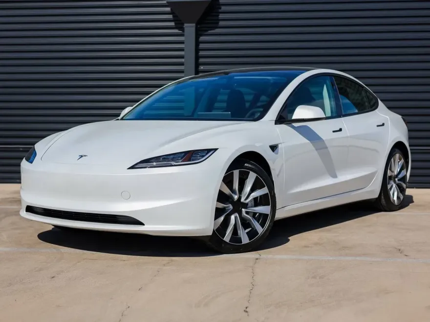 2025 Tesla Model 3 Long Range photo 1