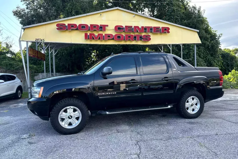 2012 Chevrolet Avalanche Z71 photo 1