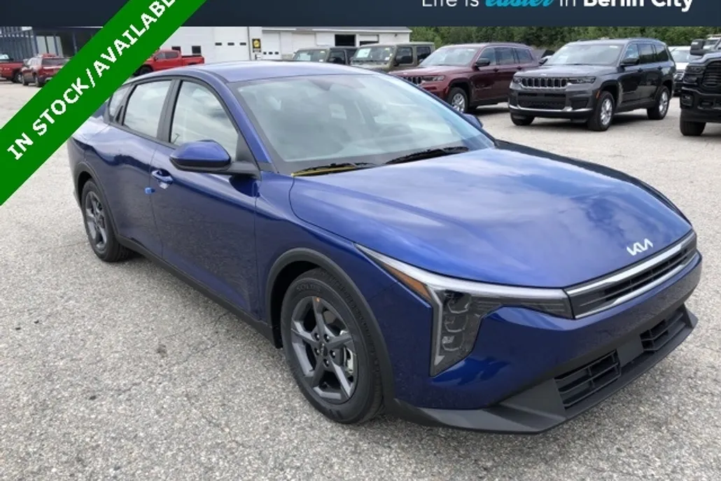 2025 Kia K4 LXS photo 1