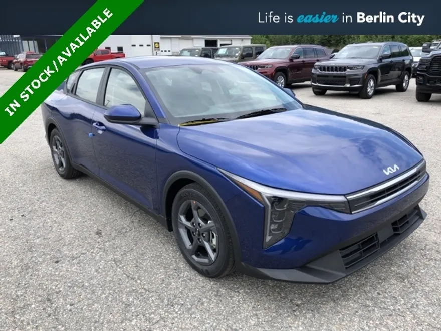 2025 Kia K4 LXS photo 1