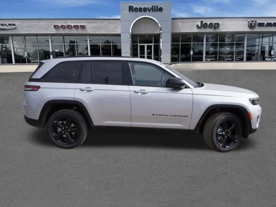 2025 Jeep Grand Cherokee Limited photo 1