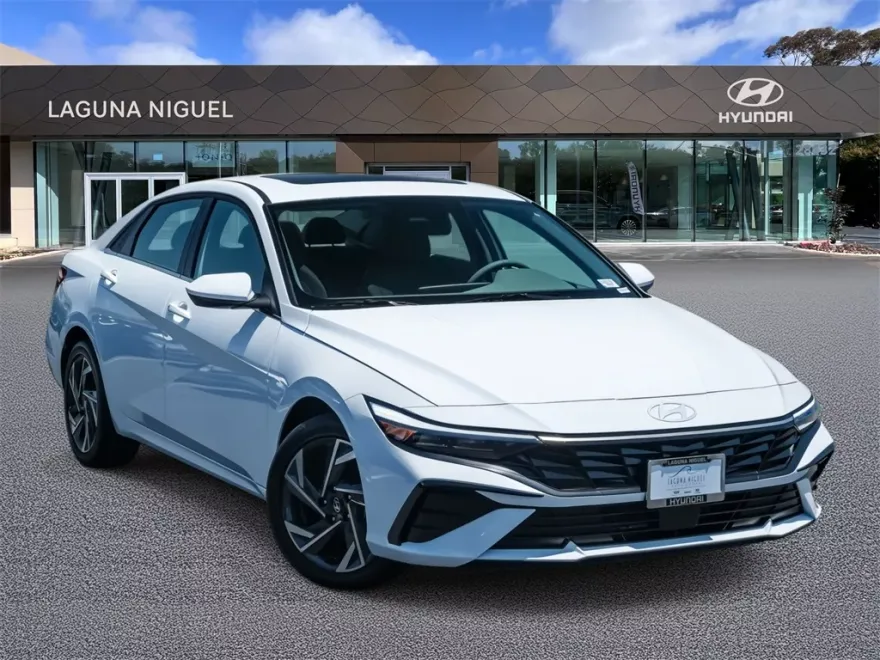 2025 Hyundai Elantra SEL Convenience photo 1