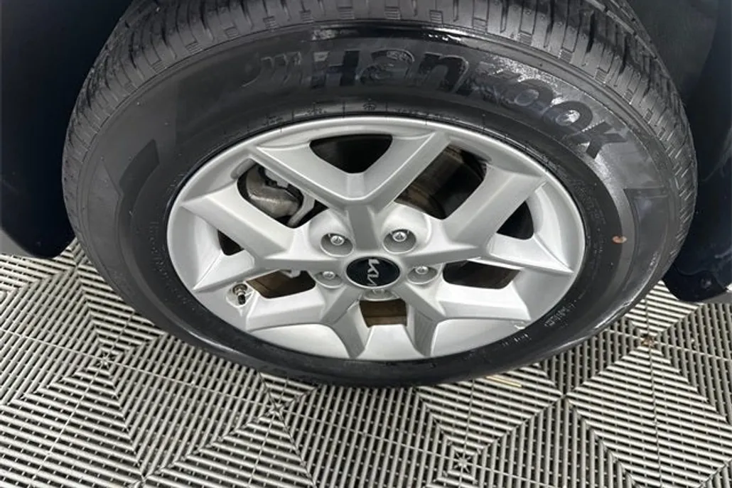 2023 Kia Soul S photo 1
