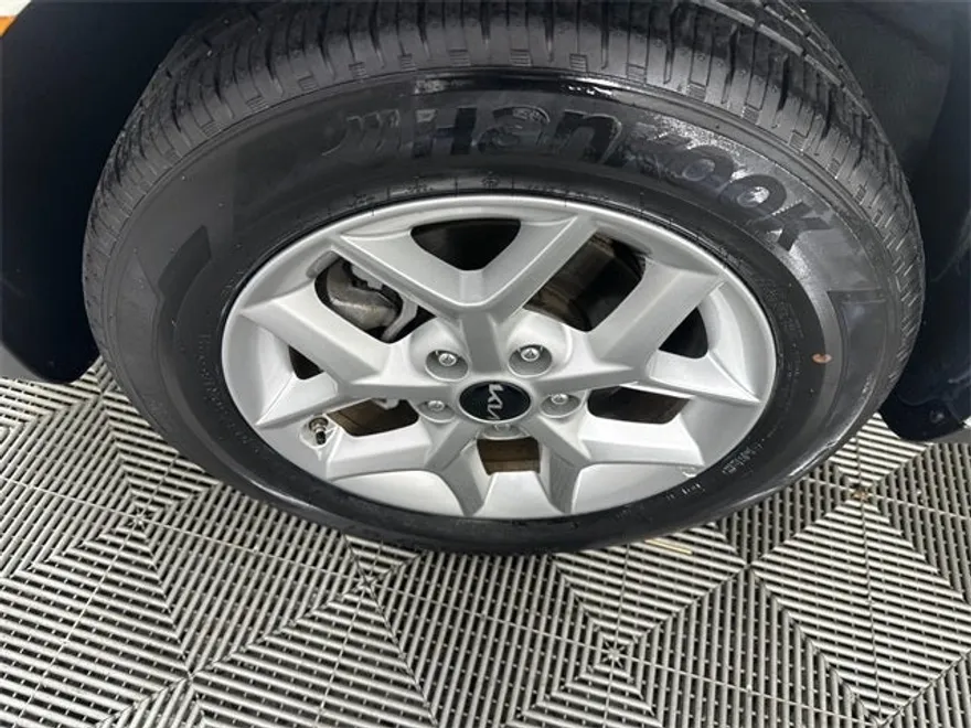 2023 Kia Soul S photo 1