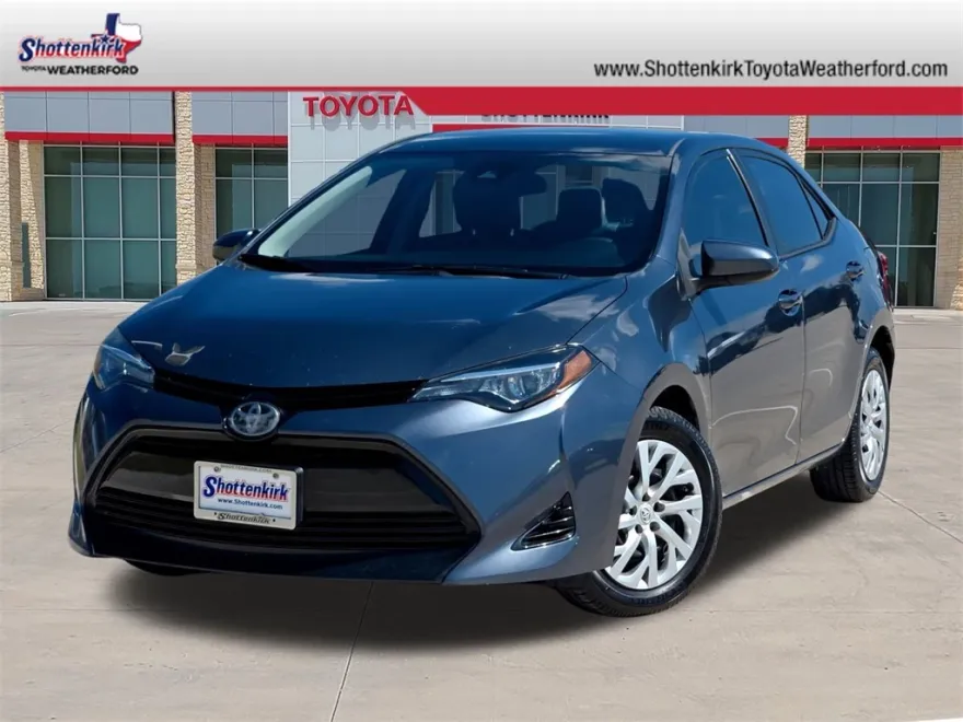2018 Toyota Corolla LE photo 1