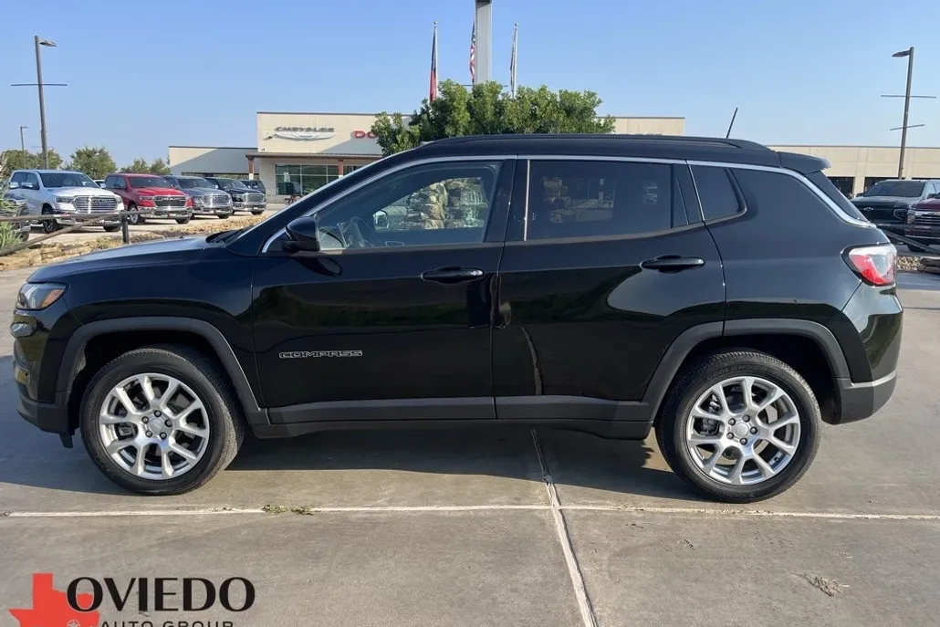 2024 Jeep Compass Latitude Lux photo 1