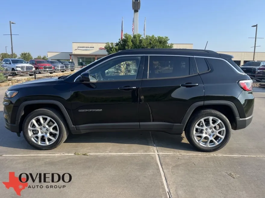 2024 Jeep Compass Latitude Lux photo 1