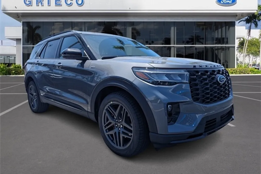 2025 Ford Explorer ST-Line photo 1