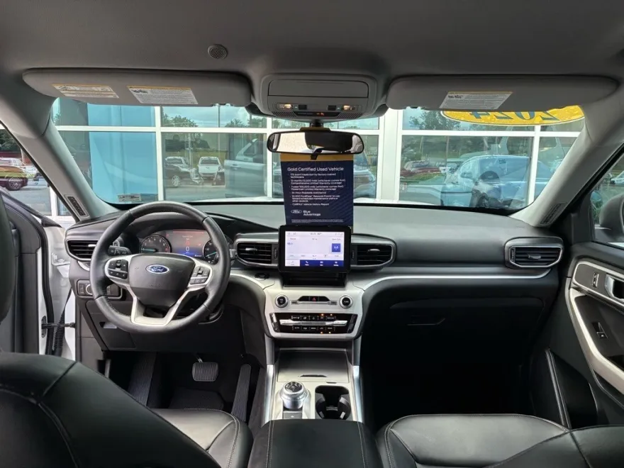 2024 Ford Explorer XLT photo 1