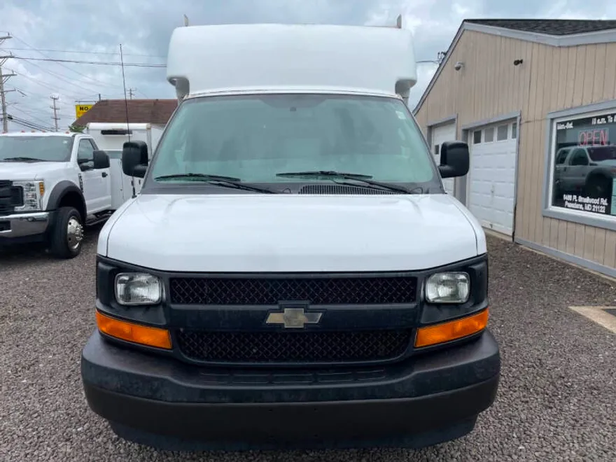 2017 Chevrolet Express 3500 Cutaway photo 1