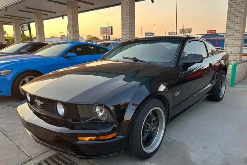 2006 Ford Mustang GT Deluxe photo 1